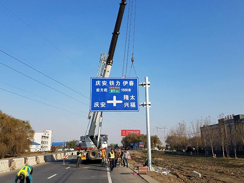 北京北京道路护栏网网片该如何进行正确的选购呢？